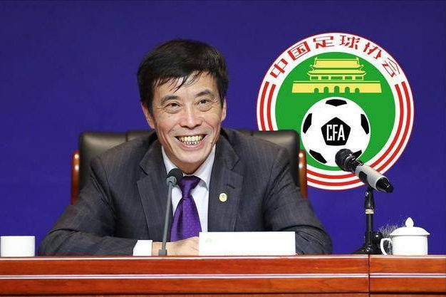 老外挺进娇妻的体内