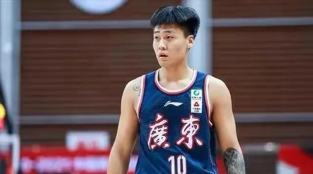 女朋友的泳衣