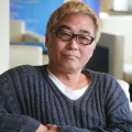 雨中的邻家女人
